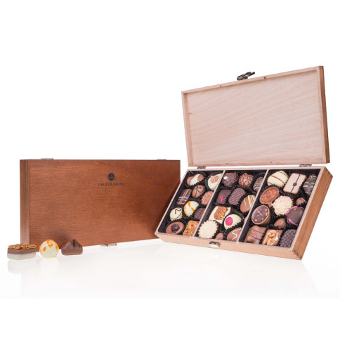 chocolate in wooden boxes, hand made pralines 