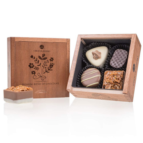 Coffret en bois gravé de fleurs