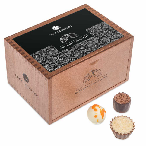 Coffret en bois plein de chocolat, Boïte de pralinés