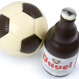 football au chocolat et bouteille de bière