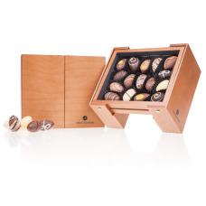 Elegance box of Easter chocolates