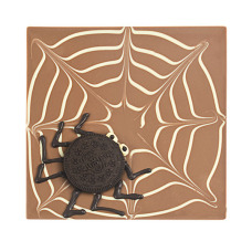 Pająk z czekolady z pajęczyna na hallowen